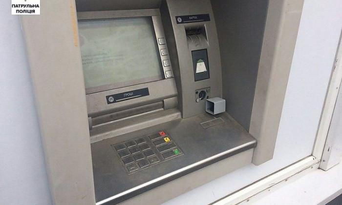 На Николаевских банкоматах установлены камеры, которые запоминают пин-код клиента