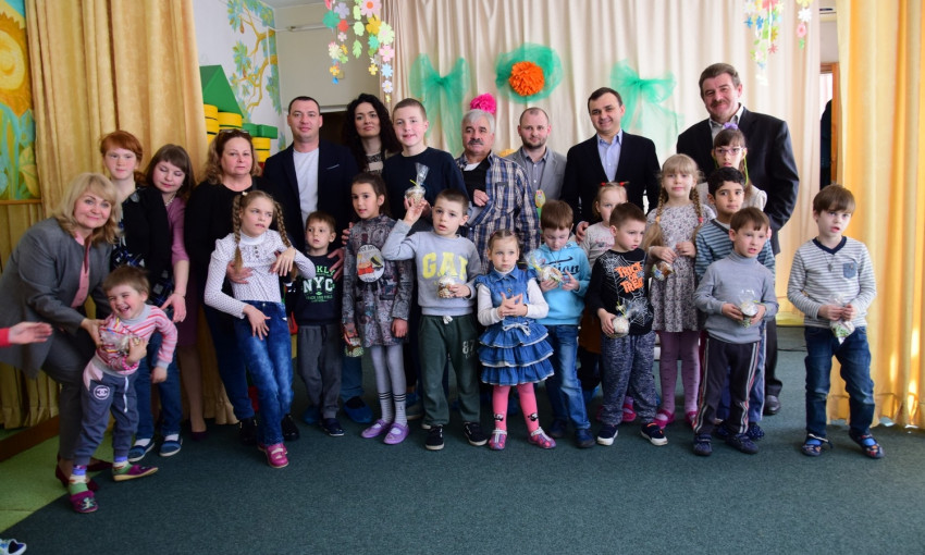 Николаевскому Центру реабилитации для детей с инвалидностью подарили новую беговую дорожку