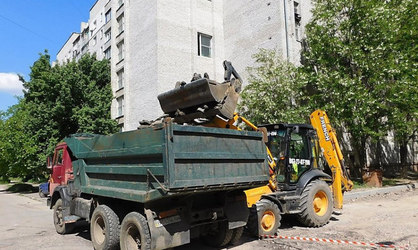 В Центральном районе Николаева дорожники ремонтируют внутриквартальные проезды