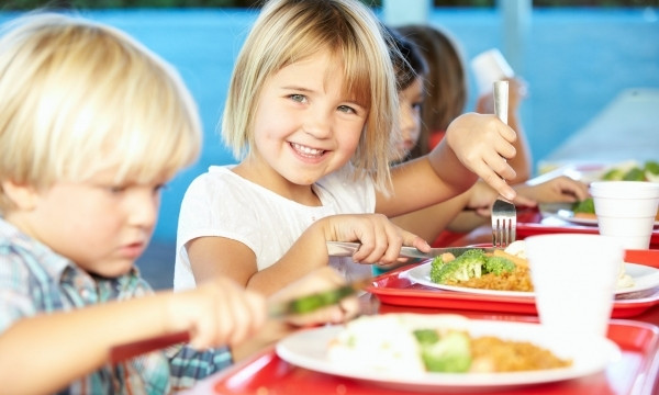 Жители Николаева оценили качество питания в коммунальных детских садах и школах города