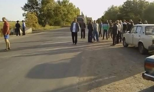 Возмущенные граждане блокируют трассу "Днепропетровск-Николаев"