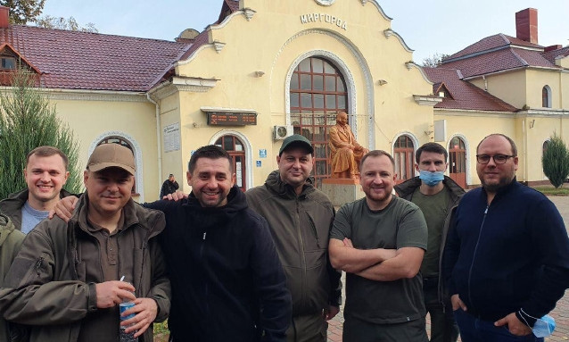 Нардепы из Николаевщины посетили линию фронта и провели одни сутки с военнослужащими в окопах