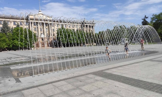 В Николаеве – плюс 30, в городе заработали фонтаны (ФОТО)