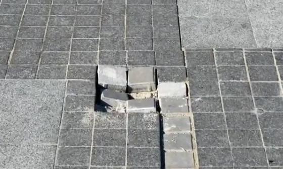 На площади Соборной в Николаеве провалилась плитка