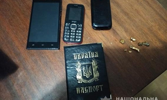 На Николаевщине злоумышленник, ударив мужчину в лицо, отобрал у него сумку и барсетку