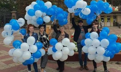 Директор Николаевского зоопарка вызвал полицию из-за того, что «Наш край» раздавал воздушные шарики