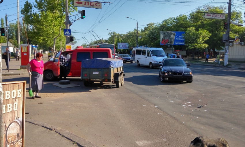 После столкновения двух автомобилей в Соляных образовалась пробка