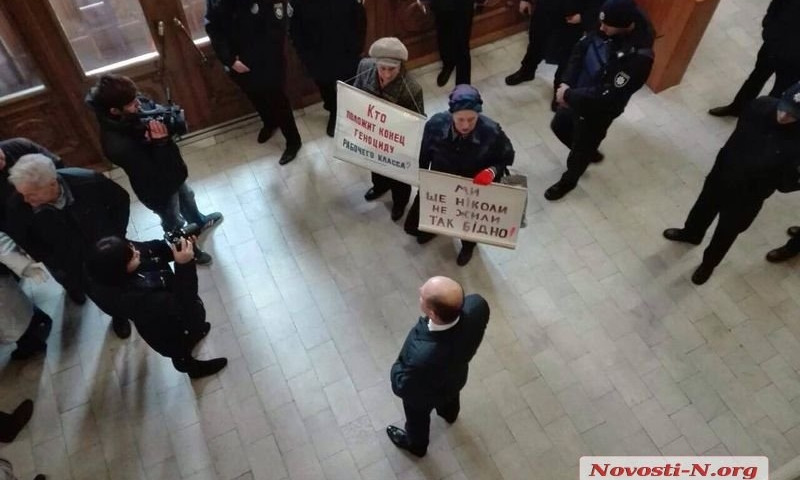 Рабочие Николаевского судостроительного завода требуют выплатить им задолженности по зарплатам