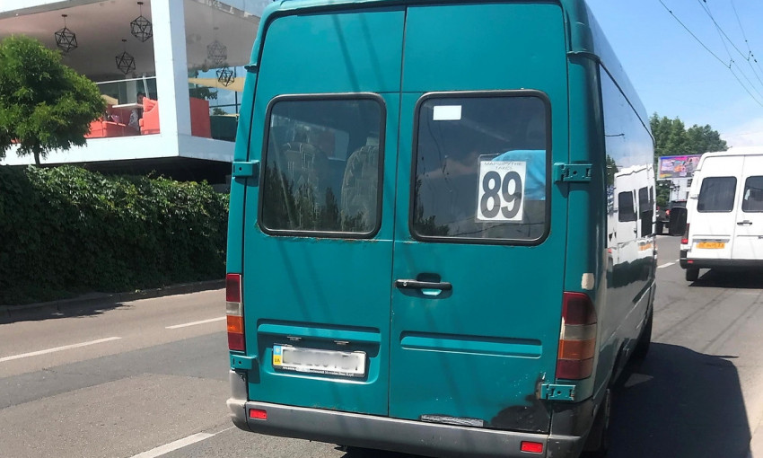 В Николаеве водитель маршрутки отказал школьнику в праве на льготный проезд