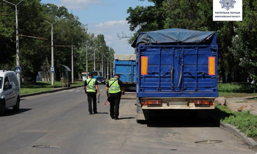 Штраф придется платить водителям фур – в Николаеве патрульные «отработали» улицу Кузнецкую 