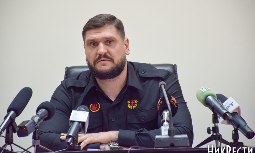 Савченко удивлен, что на его «Горячую линию» звонят депутаты из районов