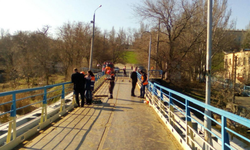 «ЭЛУ Автодорог» проводит инспекцию пешеходного моста