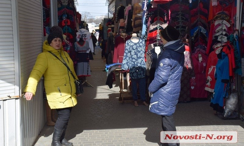 В Николаеве часть рынка "Колос" продолжает работать вопреки всем запретам и карантину