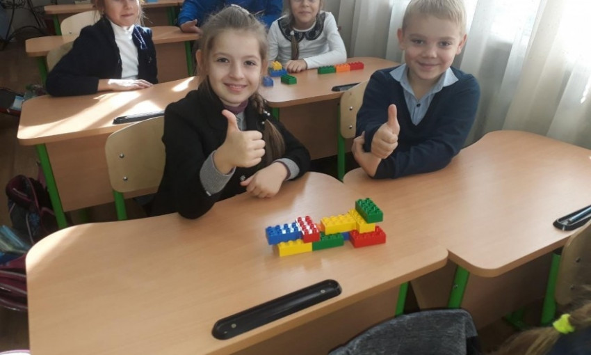 Первые классы школ Николаева бесплатно получили наборы LEGO, которые помогут детям в обучении