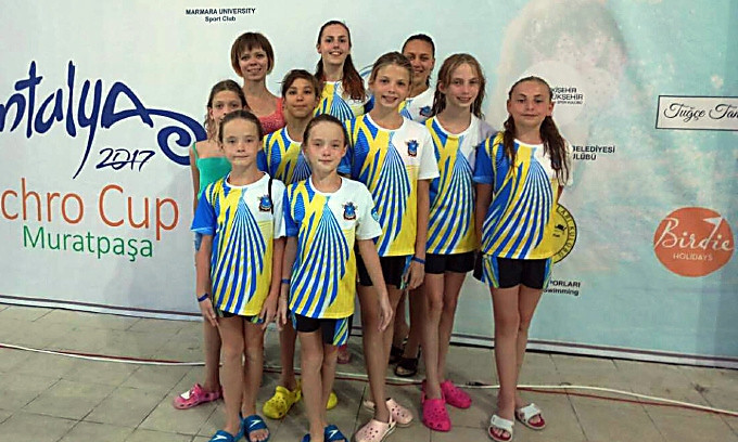 Юные николаевские синхронистки успешно выступили на соревнованиях в Турции