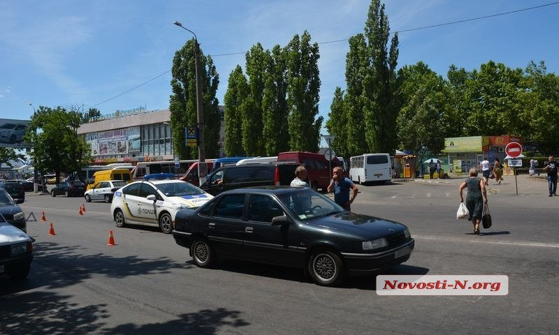 В Николаеве возле автовокзала «Опель» сбил пешехода на переходе