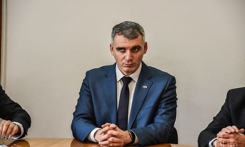 Сенкевич заявил, что, несмотря на его совет, ни один чиновник еще не уволился