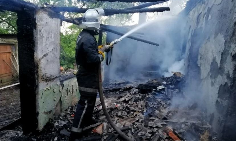 В селе Новоселовка Арбузинского района из-за пожара в доме мужчина получил сильные ожоги 