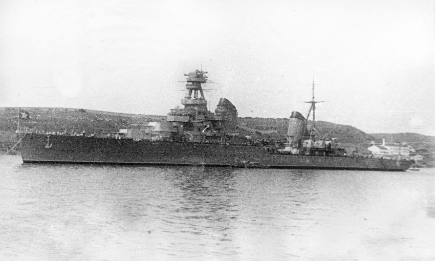 28 июня 1937 года в Николаеве спущен на воду крейсер "Ворошилов"