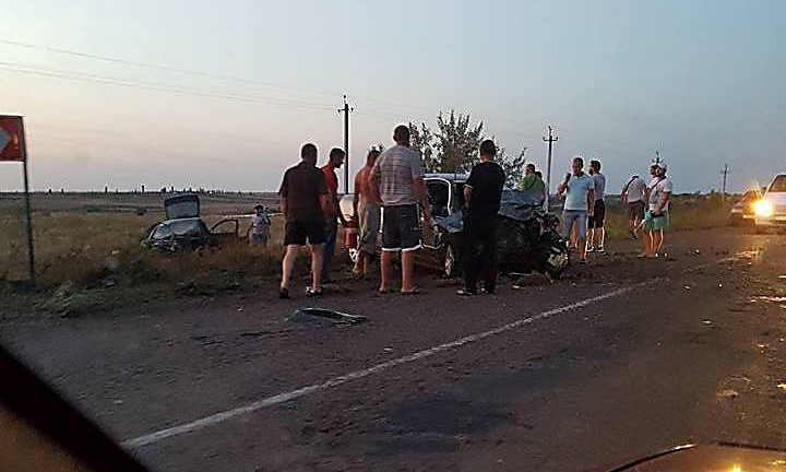 На Николаевщине на трассе в лоб столкнулись два автомобиля
