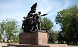 Новый монумент уже развернули в другую сторону – история николаевского памятника 68 героям-десантникам 