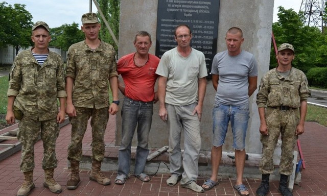 В Николаеве появилась памятная доска погибшим морским пехотинцам 
