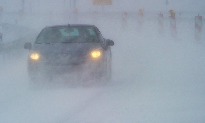 На Николаевщине в снежные заносы попали 4 автомобиля