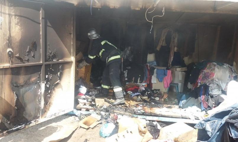 В Николаевской области по неизвестным причинам загорелся магазин «Секонд хенд»