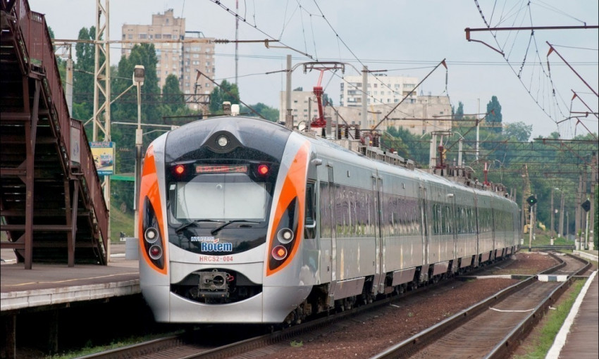Сегодня в Украине возобновляется работа железнодорожного транспорта – что нужно знать пассажирам