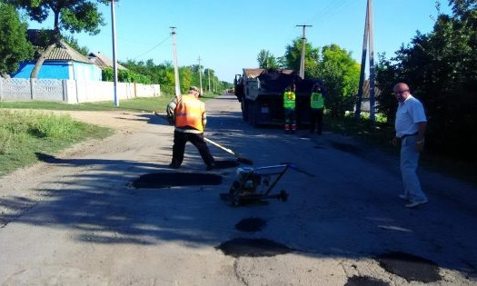 Жители Еланецкого района самостоятельно занялись ремонтом дорог