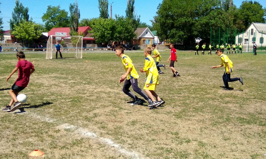 В Березнеговатом прошел футбольный фестиваль в рамках празднования Международного дня защиты детей