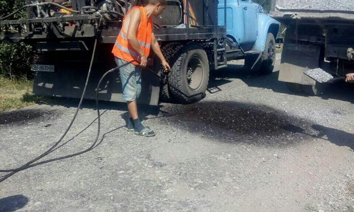 Заместитель губернатора Николаевской области Валентин Гайдаржи продолжает инспектировать ход ремонтных работ автодорог 