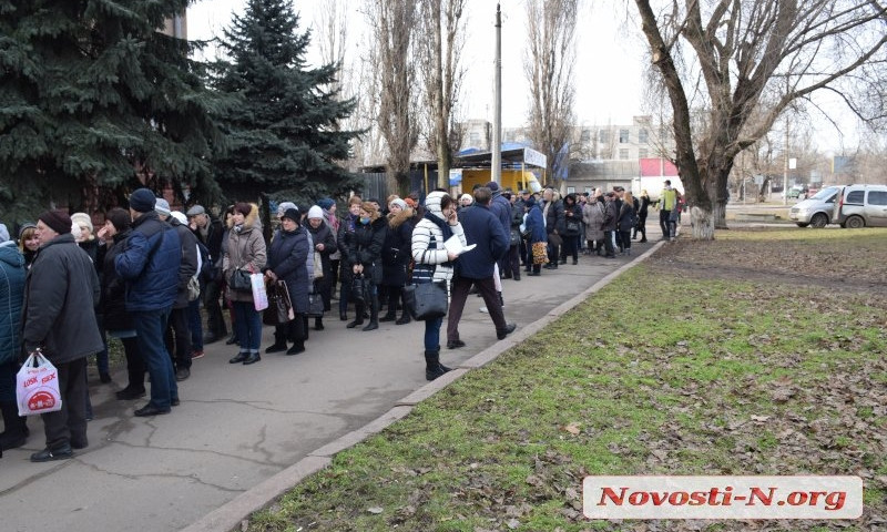 У «Николаевской электроснабжающей компании огромные очереди»: люди падают в обморок, вызывают «скорые»