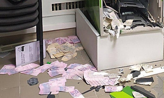 ПриватБанк просит помочь найти подрывника банкомата за вознаграждение