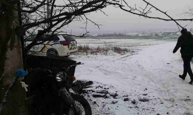 В Николаевской области произошел трагический случай: мотоцикл врезался в бетонный забор