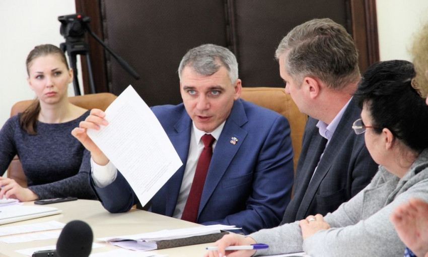 Сенкевич обсудил с депутатами варианты решения проблемы с задолженностью на КП Николаевэлектротранс