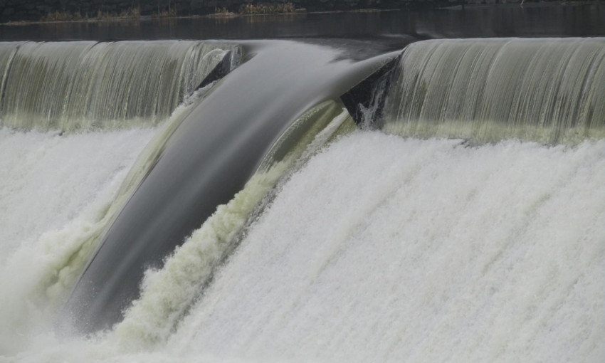 В Первомайске на гидроэлектростанции прорвало плотину, уровень воды в Южном Буге значительно поднялся