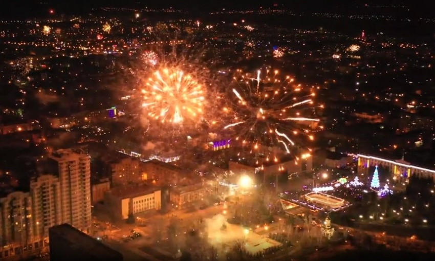 Новогодний фейерверк в Николаеве засняли с квадрокоптера. Видео