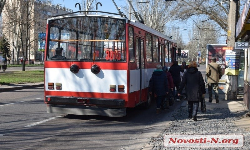 В Николаеве общественный транспорт начали брать "штурмом"