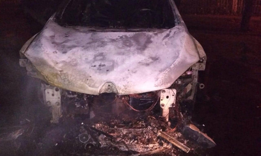 В Николаеве спасатели потушили пожар автомобиля