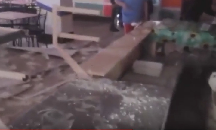 В Новобугской школе №1 в столовой на учащихся рухнул потолок