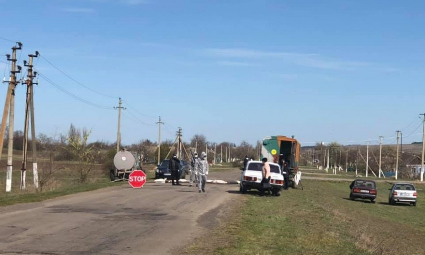 На въезде в село на Николаевщине, где выявили случаи коронавируса, уже работает блокпост