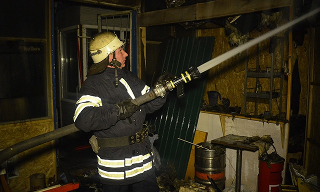 Пожар в павильоне: в Николаеве сгорела столярная мастерская