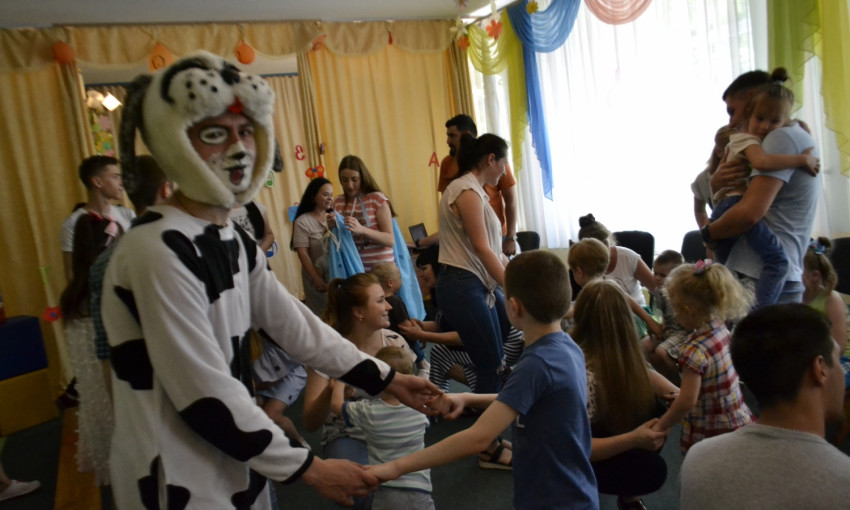 Николаевская «Аграрка» поздравила детей-инвалидов с Международным днем защиты детей
