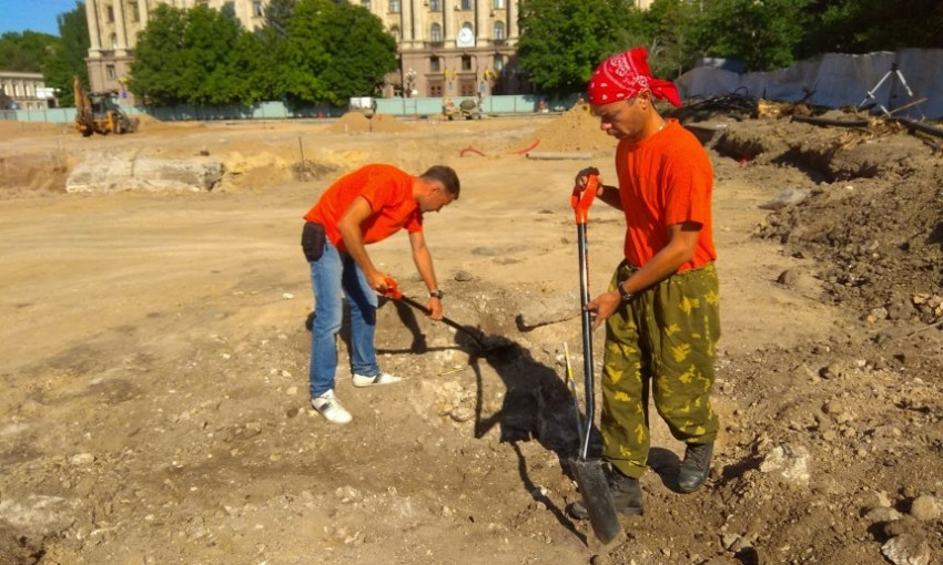 Реконструкция Соборной площади Николаева: археологи обнаружили здание магистрата и артефакты 19-го века