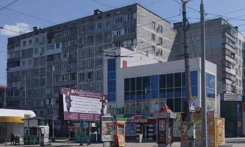В Николаеве демонтировали «острівець будкограду» возле остановки общественного транспорта в микрорайоне Намыв