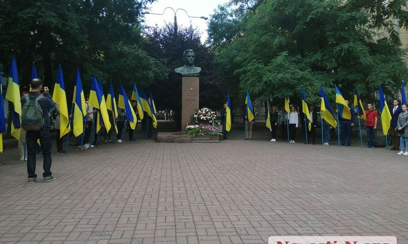 В Николаеве ко Дню партизанской славы к памятнику Лягину возложили цветы