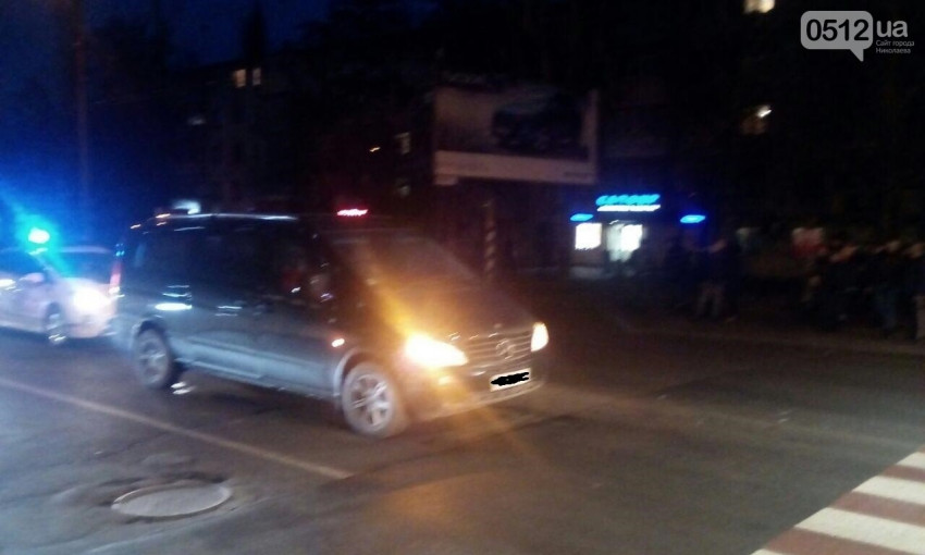 На пешеходном переходе в Николаеве автомобиль "Хюндай" сбил женщину с ребенком