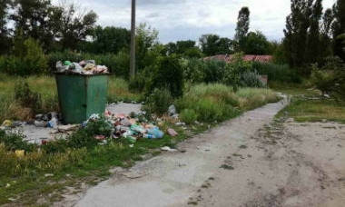 На территории парка "Богоявленкий" возникли проблемы с вывозом мусора