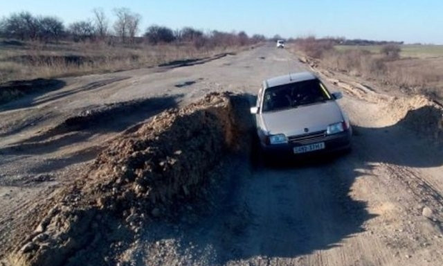 «Ехал по полям», - мэр Сенкевич проехал из Николаева в Днепр и узнал, что дорог там нет